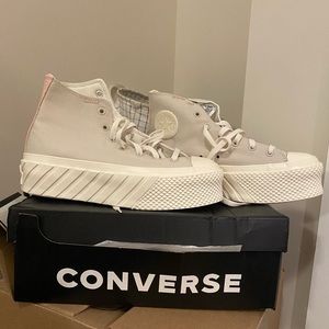 Converse All Star Lift 2X Sneakers size 9